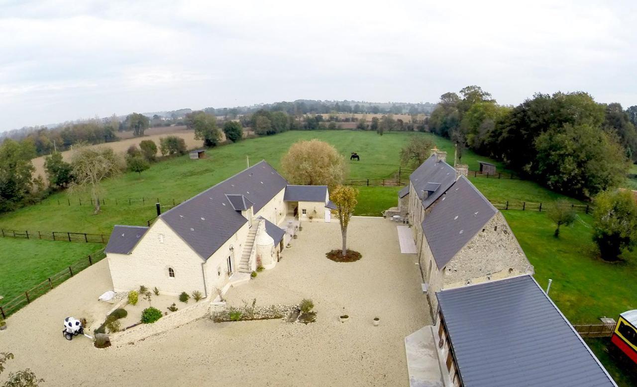 Les Perelles Bed & Breakfast Saint-Vigor-le-Grand Bagian luar foto