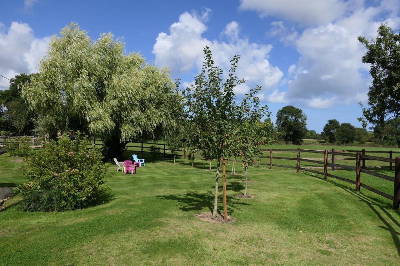 Les Perelles Bed & Breakfast Saint-Vigor-le-Grand Bagian luar foto